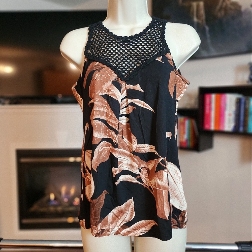 Le Chateau leaf print high crochet neck sleeveless blouse sz S